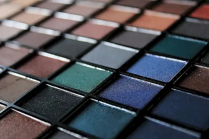 Der Einfluss von Make-up und Kosmetik auf den Canthal Tilt