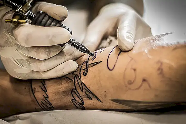 Die Psychologie hinter dem Wunsch nach einem perfekten Tattoo