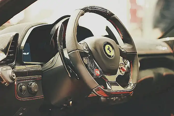 Die Sicherheitsaspekte von Hochleistungsfahrzeugen wie Ferraris