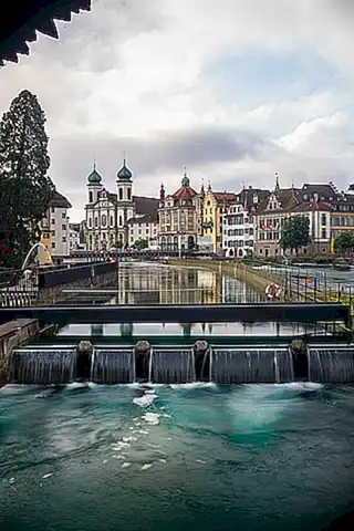 Die skandalöse Geschichte von Swiss Pharmaceuticals: Ein Schweizer Wappen-Drama mit unerwarteten Nebenwirkungen
