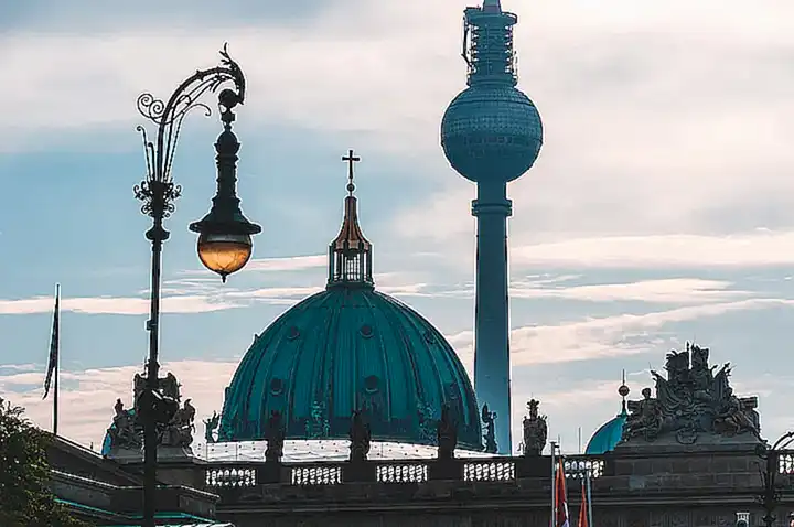 Fragen und Antworten zum Elvis Hologramm Berlin Konzert