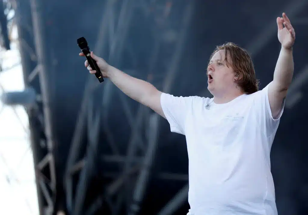 Lewis Capaldi Heute: Ein Triumph des Willens – Rückblick, Ausblick und die fünf neuen Songs