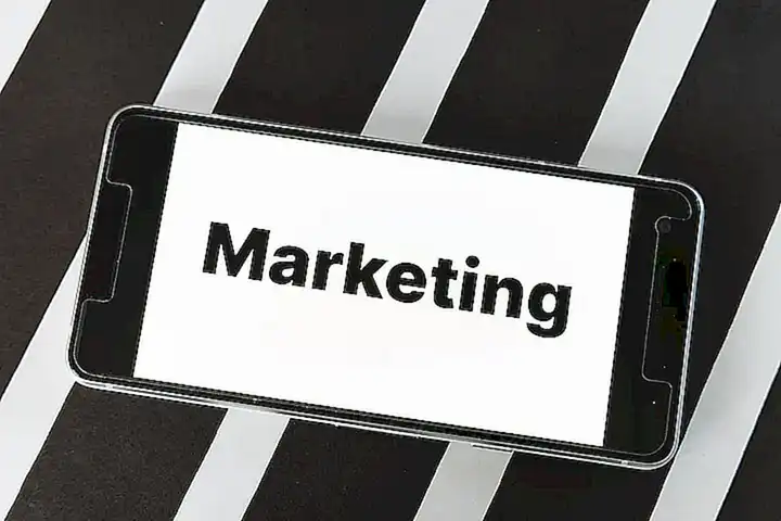 Marketingstrategie und Markenbildung