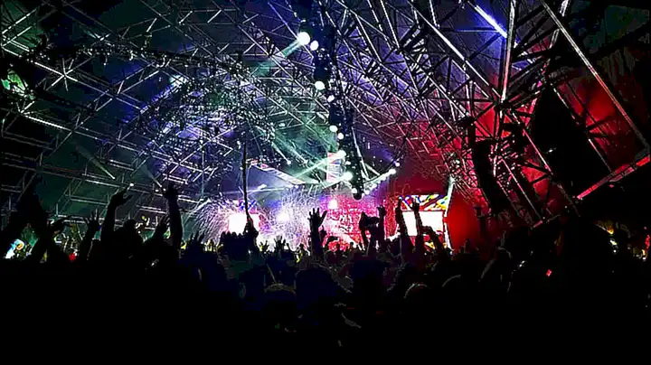 Underground-Raves und Versteckspiel-Weltmeisterschaften