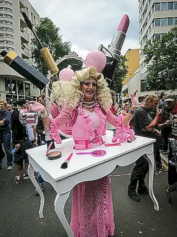 Vergleich mit anderen Drag-Queens und Künstlern
